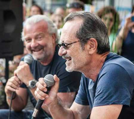Due Maledetti Amici: Rocco Papaleo e Giovanni Veronesi riportano ironia, musica e improvvisazione al Teatro Puccini