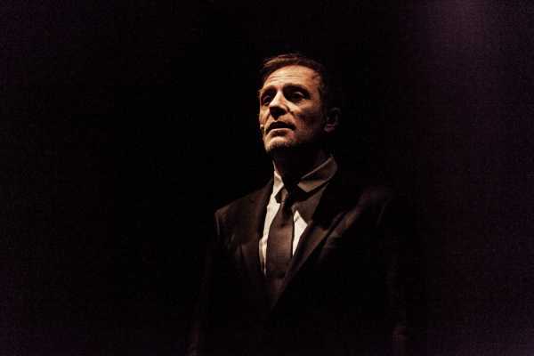 Valerio Mastandrea porta in scena “Migliore” di Mattia Torre