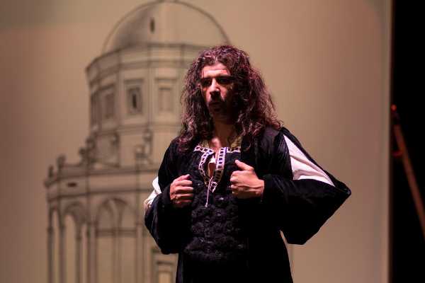 “Raphael” di Cinzia Grande e Andrea Lattari al Teatro di Documenti: uno spettacolo itinerante tra teatro e arte dedicato a Raffaello Sanzio