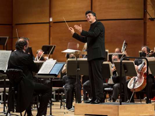 Michael Sanderling e la Settima Sinfonia di Šostakovič: un tributo nel 50° anniversario della morte del compositore sovietico