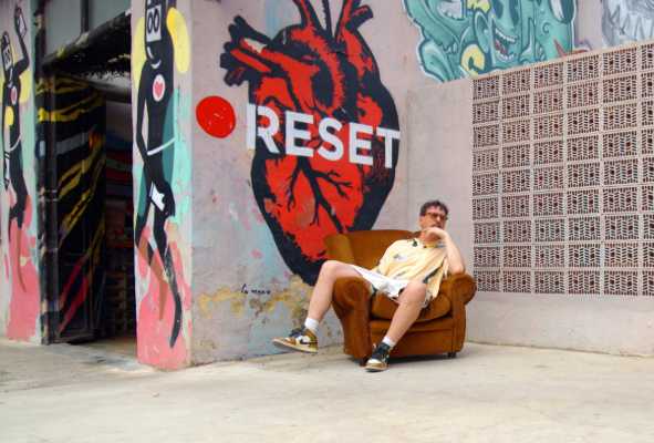 Willie Peyote presenta "NEXT": il nuovo singolo che ironizza sull'amore digitale