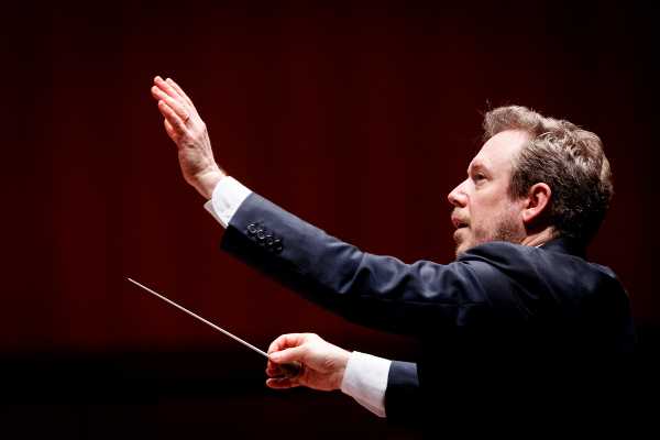 Daniel Harding dipinge l'estate romana con i colori dell'impressionismo musicale