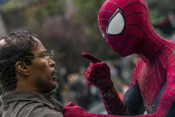 The Amazing Spider-Man 2 stasera su Italia 1: il supereroe affronta Electro
