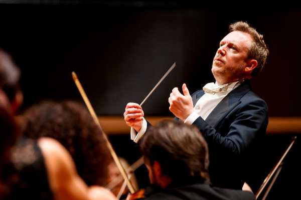 Daniel Harding dirige la Sinfonia n. 2 di Mahler all'Auditorium: tre date imperdibili