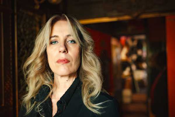 Ginevra Di Marco omaggia Luis Sepúlveda al Museo degli Strumenti Musicali