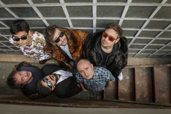 Valerio Lundini & i Vazzanikki: la musica possibile tra rock e ironia