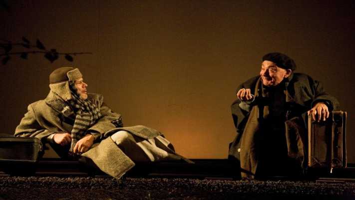 "Fantasmi" di Pirandello in onda su Rai 5: un viaggio teatrale tra vita e morte