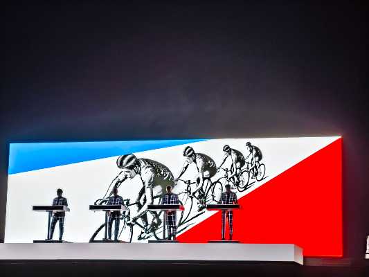 I Kraftwerk incantano il Teatro del Silenzio: una notte magica tra passato e futuro