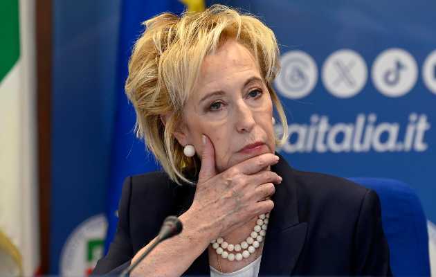 Letizia Moratti ospite al Caffè della Versiliana: arte e diritti umani protagonisti