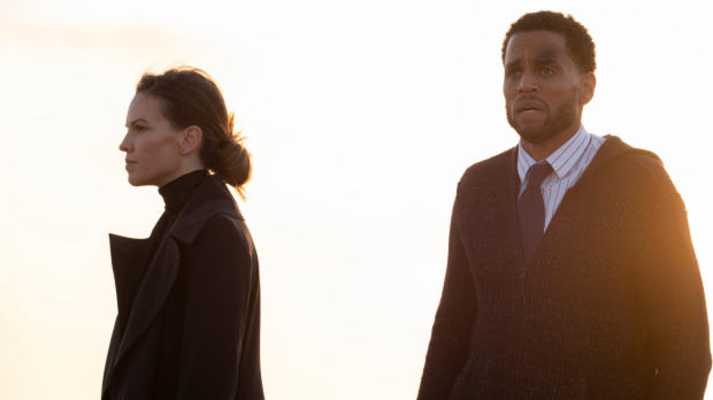Doppio inganno stasera su Retequattro: il thriller con Hilary Swank che vi terrà incollati allo schermo