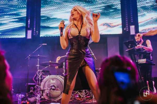 Romina Falconi: "Rottincuore" arriva dal vivo, un viaggio tra musica e psiche