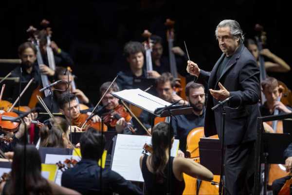 Riccardo Muti e l'Orchestra Cherubini: tre concerti imperdibili in location da sogno