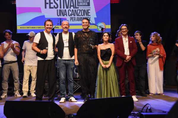 Giovanni Segreti Bruno trionfa al Premio Amnesty 2025 con "Notre Drame"
