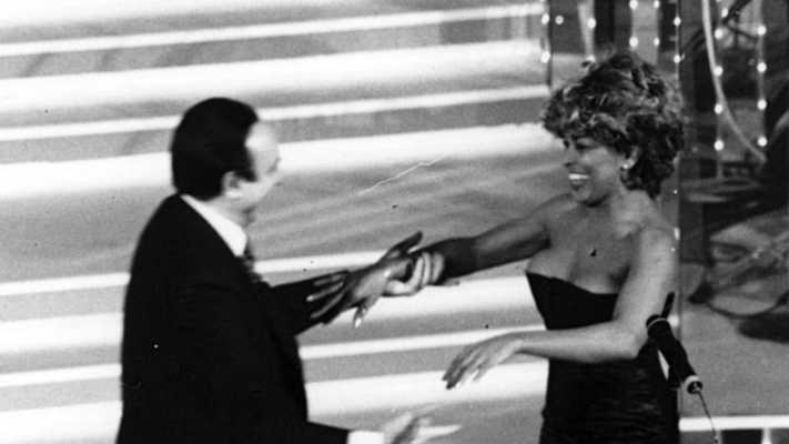 Pippo Baudo protagonista stasera su Rai 1: i suoi 13 Festival in un viaggio nella storia di Sanremo