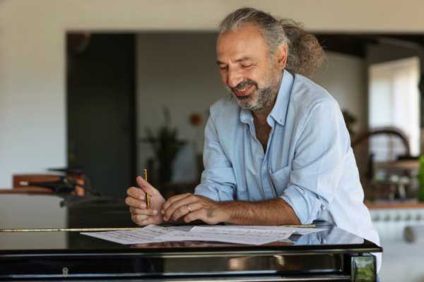 Stefano Bollani in concerto alla Fortezza di Mont'Alfonso: l'arte dell'improvvisazione