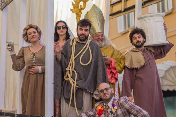 La Festa d’Ognissanti: teatro itinerante tra sacro e profano all’Aventino
