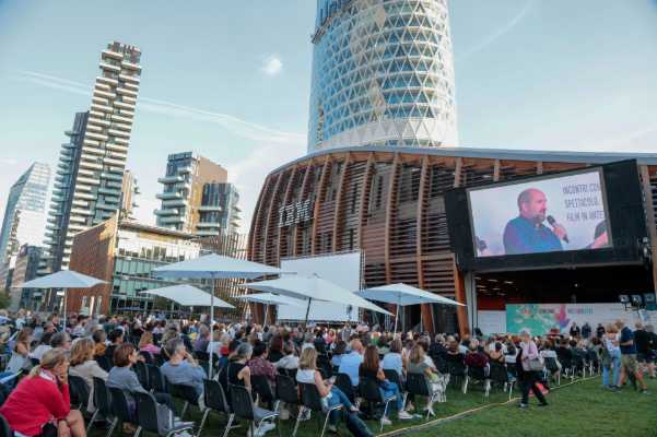 Fuoricinema 2025: il festival celebra dieci anni di cinema e cultura a Milano