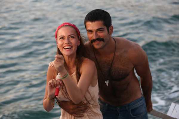 "Un amore come te" stasera su Canale 5: la storia d'amore tra Deniz e Ali