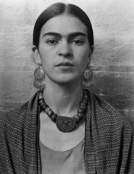 Frida Kahlo attraverso l'obiettivo dei grandi fotografi del Novecento