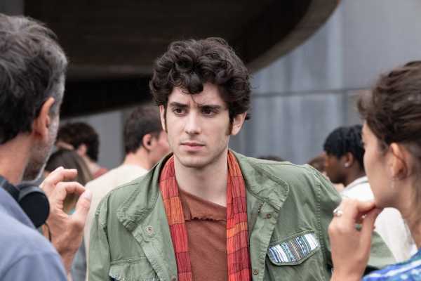 Stasera su Sky Cinema L’AMORE, IN TEORIA, il film di Luca Lucini con Nicolas Maupas