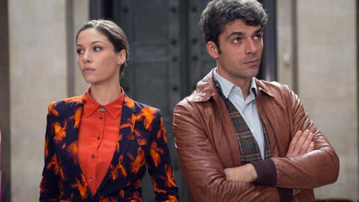 "Poli opposti" stasera su Rai 5: quando l'amore nasce dalla rivalità