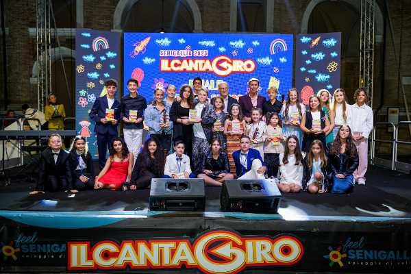Cantagiro 2025 a Senigallia: trionfo di giovani talenti in Piazza Roma e grandi ospiti in arrivo