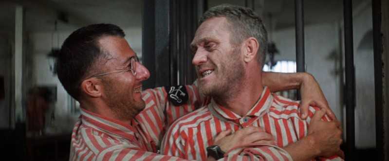 Il film del giorno: "Papillon", il capolavoro di Steve McQueen e Dustin Hoffman che ha conquistato pubblico e critica