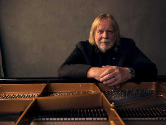 🎹 Rick Wakeman presenta Melancholia: il ritorno introspettivo del leggendario tastierista degli Yes