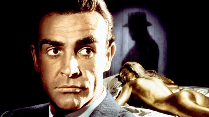 Stasera su La7 Cinema Sean Connery è James Bond in “Missione Goldfinger”: il classico che ha definito lo spy-thriller