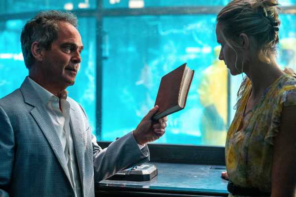 Stasera su Sky e NOW debutta THE IRIS AFFAIR – Missione ad alto rischio: 8 episodi tra enigmi, paesaggi italiani e cospirazioni internazionali.