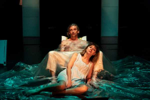 🔥LidOdissea al Teatro Binario 7: un viaggio epico nel vuoto dorato della società contemporanea