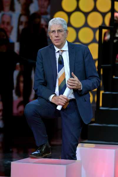 Stasera su Retequattro: “Fuori dal coro” indaga su visti falsi e corruzione