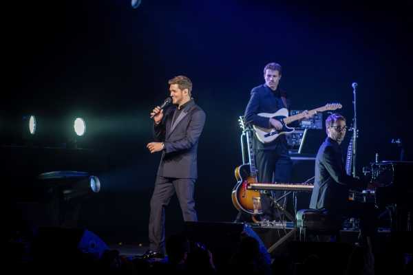 🎶 Michael Bublé emoziona il Vaticano: musica e solidarietà al VI Concerto Con i Poveri 🎄✨