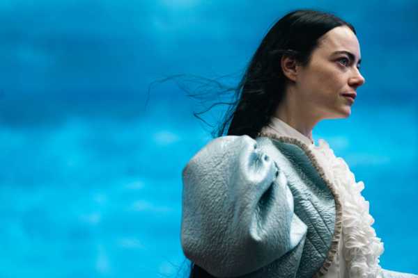 Stasera su Cielo prende il via “Lo sguardo di Lanthimos” con la prima visione di Povere Creature!