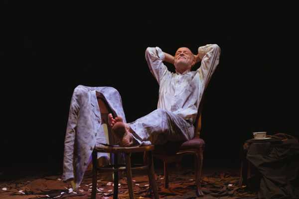 Idillio Leopardi e la Luna: il viaggio poetico che incanterà Roma