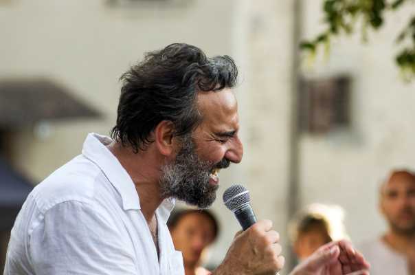 “Stracci contro l’uomo medio”: Vittorio Continelli porta in scena il Pasolini più profetico al Teatro Villa Pamphilj