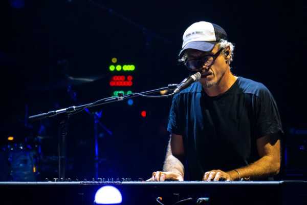 ✨ Niccolò Fabi incanta l’Italia con il “Libertà negli occhi Tour”: un viaggio di musica, emozioni e impegno 🎶
