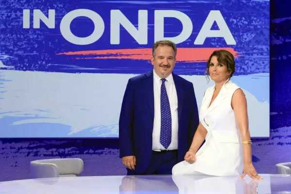 Stasera su La7 Michela Ponzani, Paolo Mieli e Pietro Senaldi protagonisti a In Onda