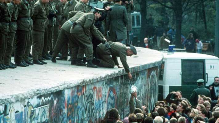 Il Muro di Berlino: Storie di Divisione e Memoria