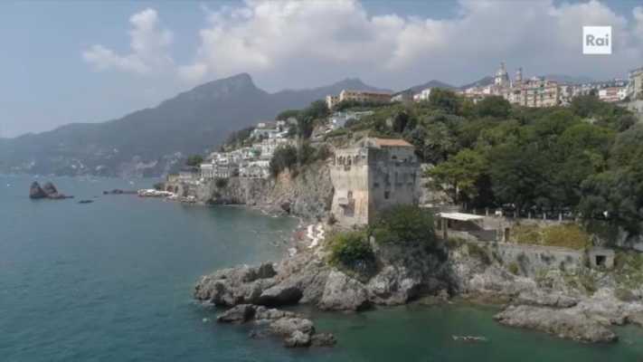 Vietri sul Mare: Dove la Ceramica Diventa Arte e Identità del Territorio