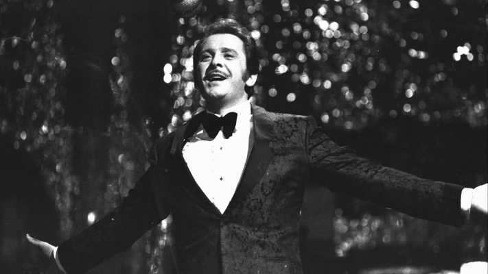 Domenico Modugno: Il Cantautore che Fece Volare l'Italia