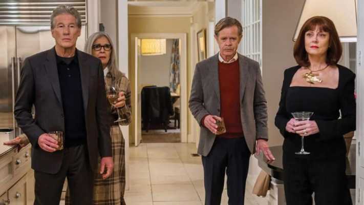 Stasera su Rai 5 alle 21.20 va in onda Ti presento i suoceri, commedia con Diane Keaton, Richard Gere e Susan Sarandon. Segreti familiari e matrimoni in crisi.