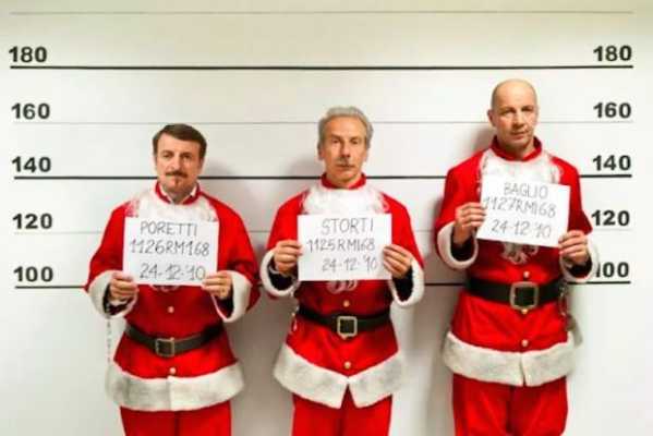 Italia 1 rispolvera “La banda dei Babbi Natale”: il cult di Aldo, Giovanni e Giacomo che fa impazzire il pubblico