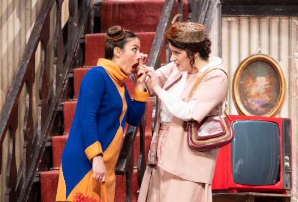Roma, 43 anni di risate senza una virgola cambiata: torna “Rumori fuori scena” al Teatro Vittoria