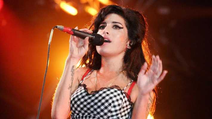 Amy Winehouse a Life in 10 Pictures: stasera su Rai 5 la cantante attraverso gli scatti più iconici