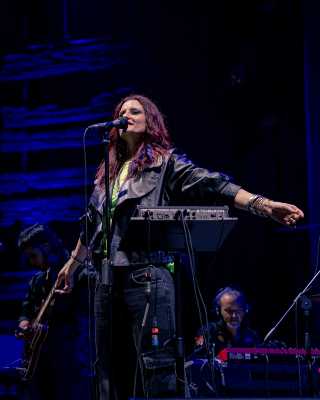 Irene Fornaciari stasera a Milano con i Groove Aviators