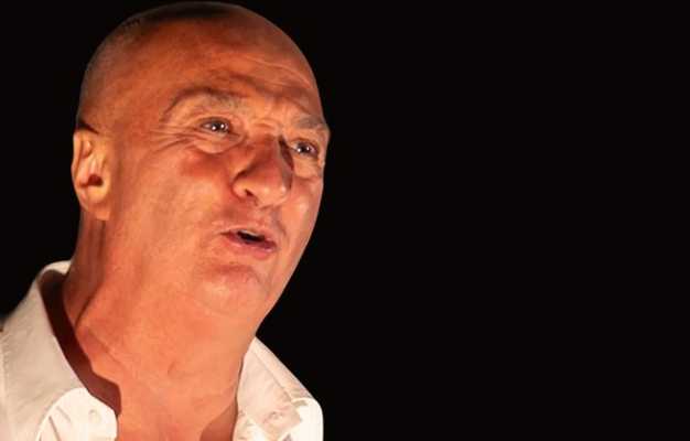 PETROLIO sconvolge Roma: lo spettacolo choc di Ulderico Pesce sulla “lucania saudita” arriva a teatro