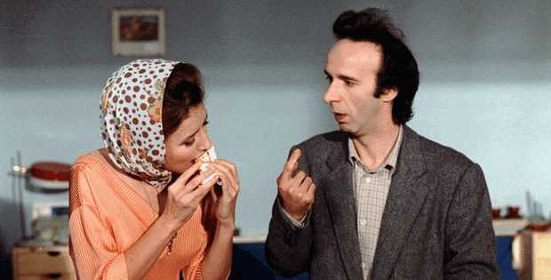 Stasera “Johnny Stecchino” in prima serata su Retequattro: trama, curiosità, premi e perché rivedere la commedia culto di Benigni.