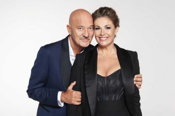 Stasera Zelig 30 su Canale 5: il comic show torna in prima serata con i suoi grandi comici