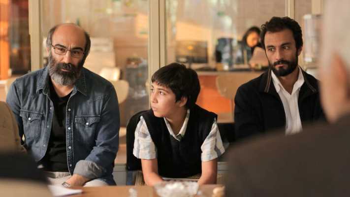 "Un eroe" di Farhadi stasera su Rai 3: il film che ha vinto Cannes